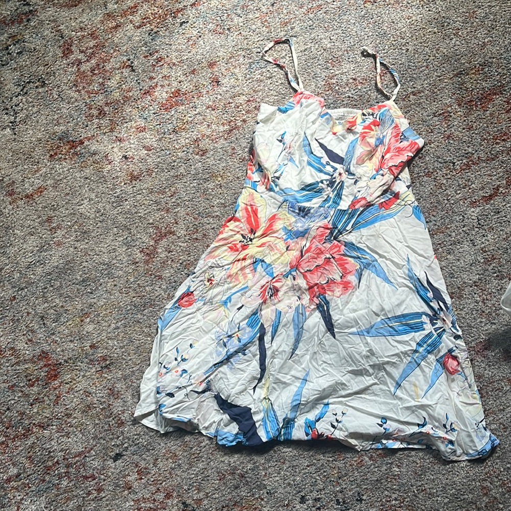 - Teens flowery dress